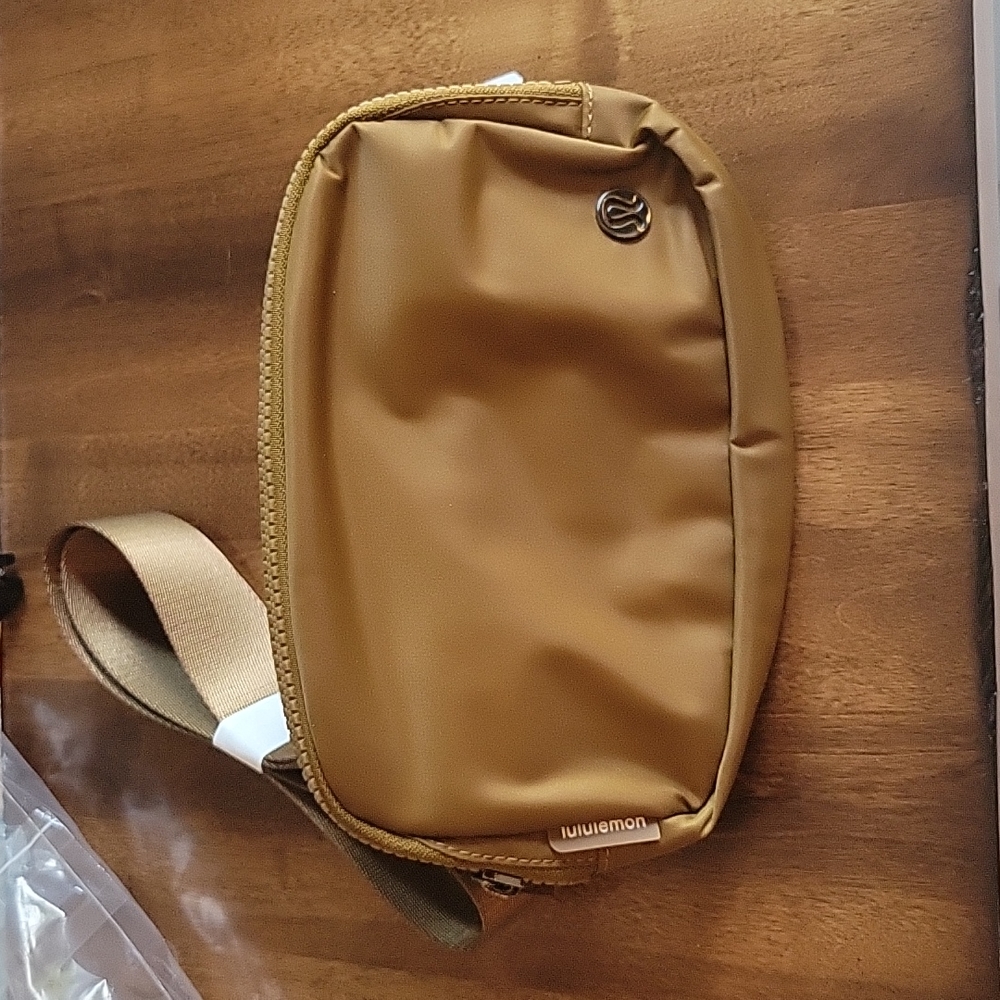 Lululemon Everwhere Belt Bag